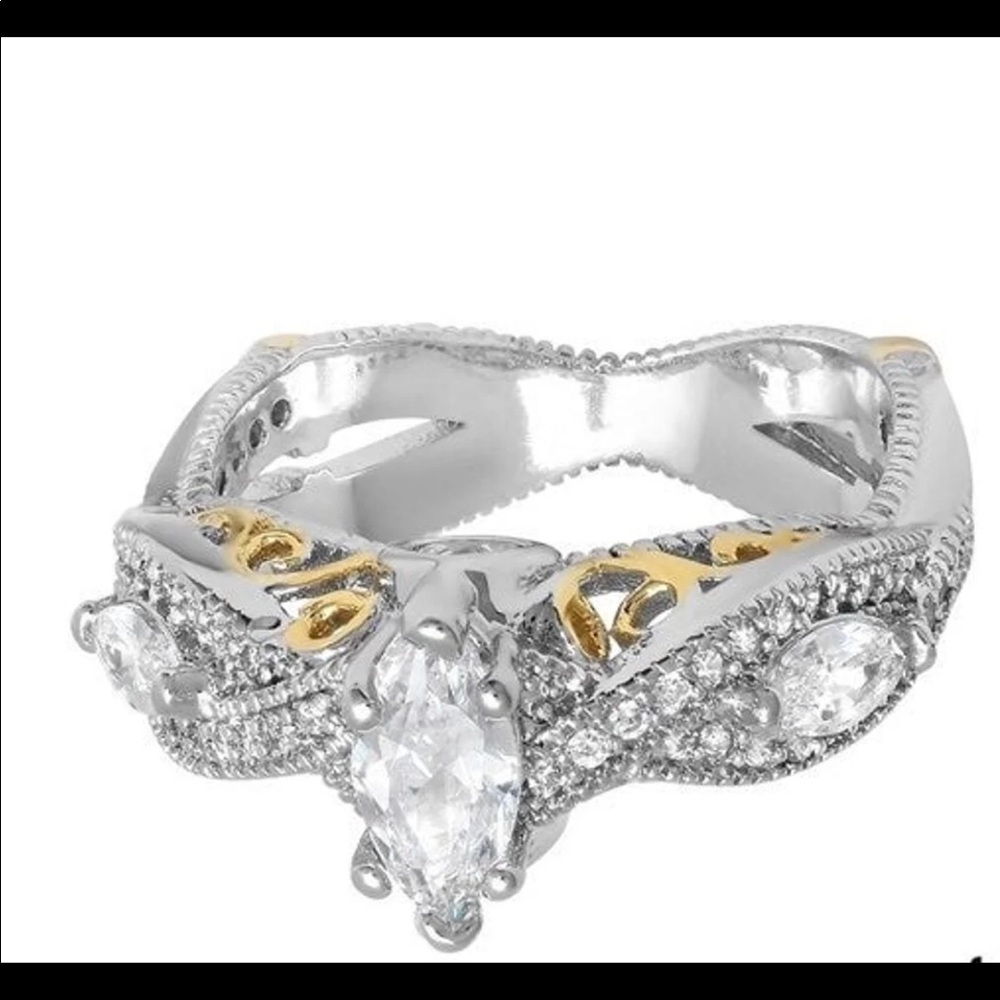 18 KT white gold Sapphire Marquise Cut Ring
